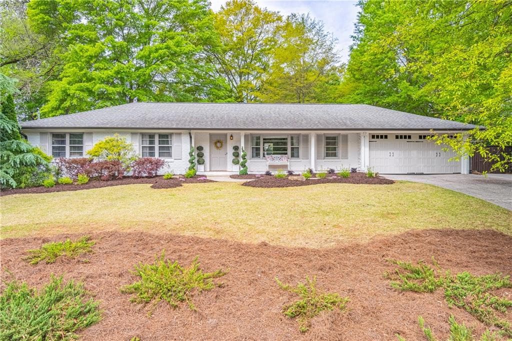 3 bedroom, 3 bathroom, 2,400 sq ft single family residence for rent at 250 Wavetree Drive, Roswell, GA 30075 for $3,600 a month — photo 1 of 36