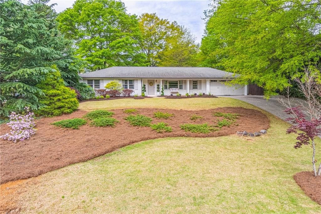 3 bedroom, 3 bathroom, 2,400 sq ft single family residence for rent at 250 Wavetree Drive, Roswell, GA 30075 for $3,600 a month — photo 2