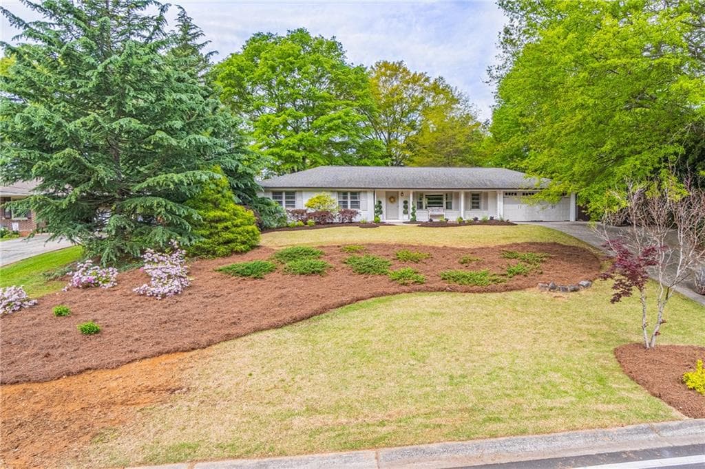 3 bedroom, 3 bathroom, 2,400 sq ft single family residence for rent at 250 Wavetree Drive, Roswell, GA 30075 for $3,600 a month — photo 3
