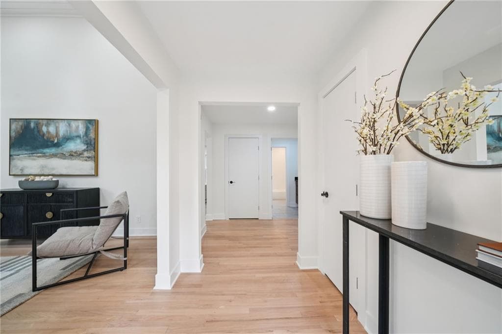 4 bedroom, 3 bathroom, 2,951 sq ft single family residence under contract at 6335 Aberdeen Drive, Atlanta, GA 30328 — photo 5