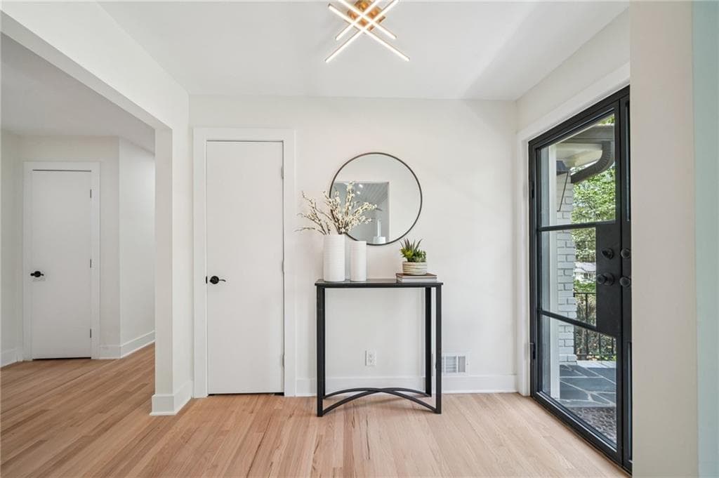 4 bedroom, 3 bathroom, 2,951 sq ft single family residence under contract at 6335 Aberdeen Drive, Atlanta, GA 30328 — photo 6