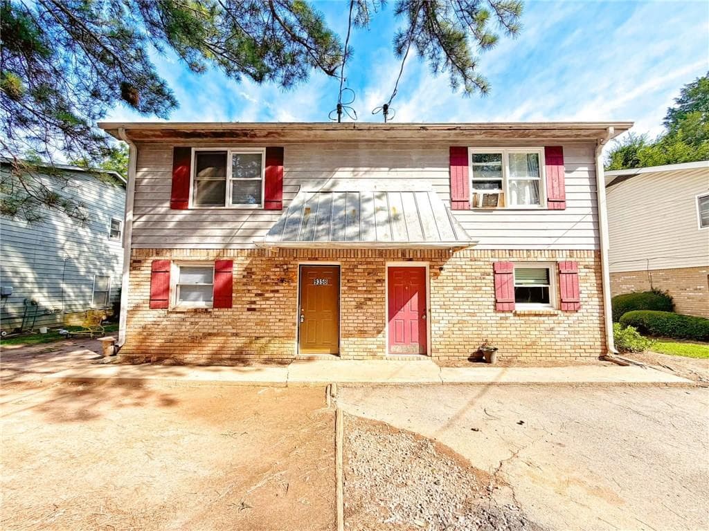 2 bedroom, 2 bathroom, 1,224 sq ft condominium for sale at 935 Six Oaks Circle B, Norcross, GA 30093