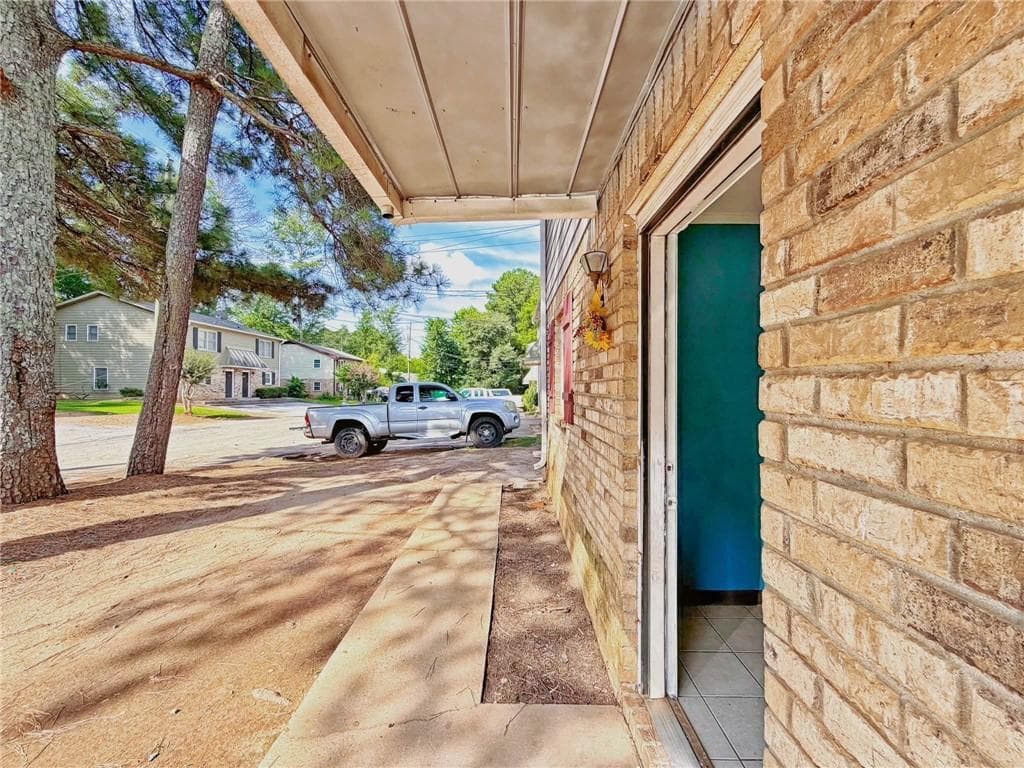 2 bedroom, 2 bathroom, 1,224 sq ft condominium for sale at 935 Six Oaks Circle B, Norcross, GA 30093 — photo 5