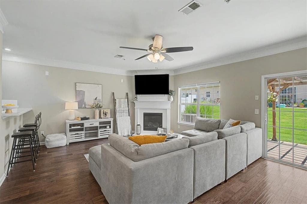 2 bedroom, 3 bathroom, 1,639 sq ft townhouse under contract at 305 Azalea Circle, Cumming, GA 30040 — photo 3