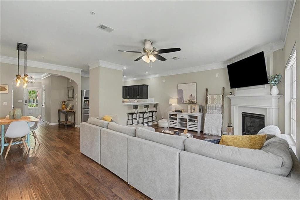 2 bedroom, 3 bathroom, 1,639 sq ft townhouse under contract at 305 Azalea Circle, Cumming, GA 30040 — photo 2