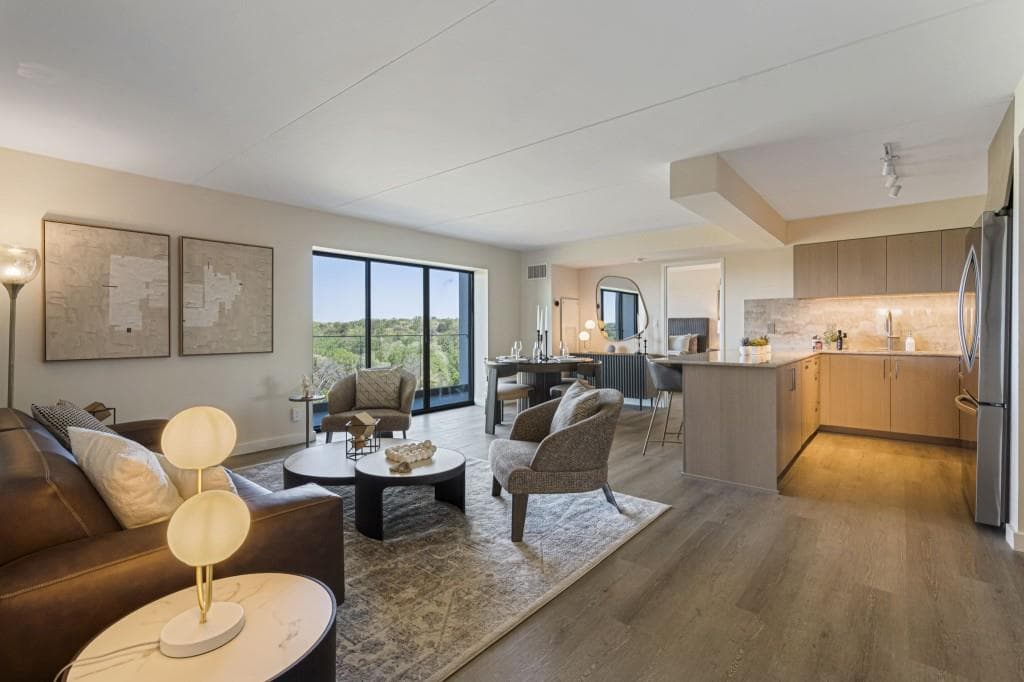 2 bedroom, 2 bathroom, 1,120 sq ft condominium under contract at 2460 Peachtree Road 213, Atlanta, GA 30305 — photo 3