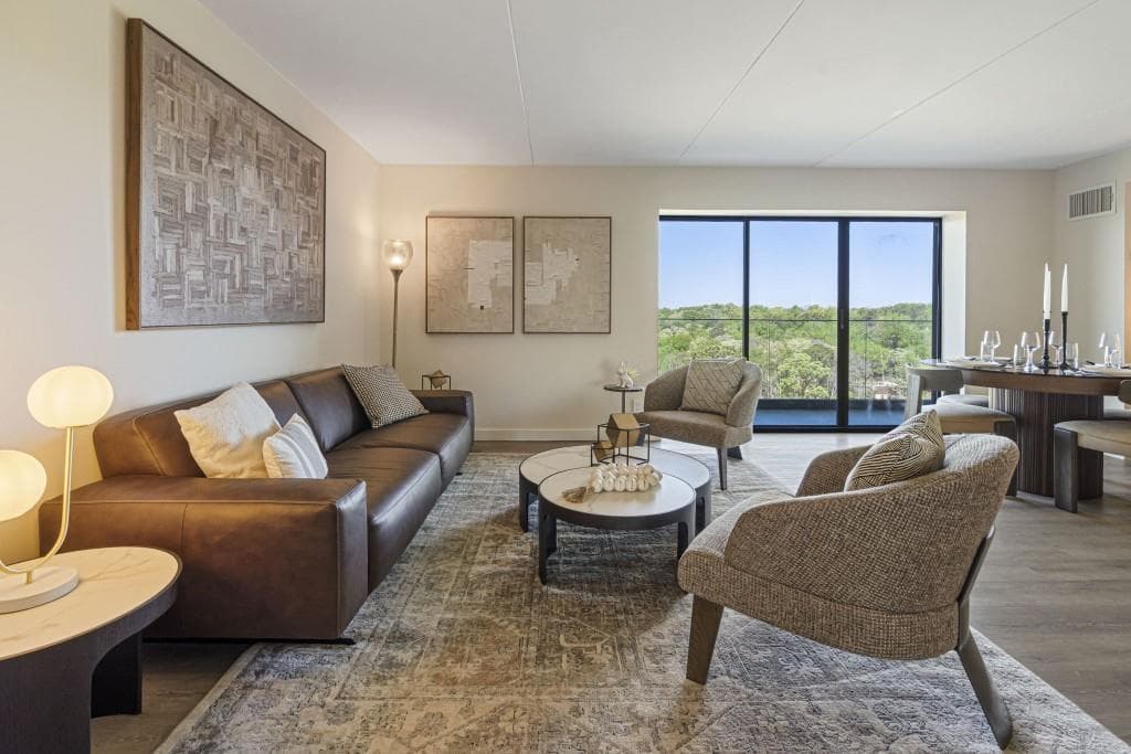 2 bedroom, 2 bathroom, 1,120 sq ft condominium under contract at 2460 Peachtree Road 213, Atlanta, GA 30305 — photo 5