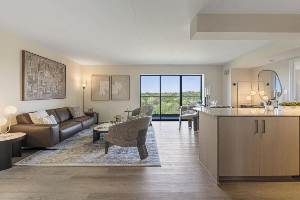 2 bedroom, 2 bathroom, 1,120 sq ft condominium under contract at 2460 Peachtree Road 213, Atlanta, GA 30305 — photo 7