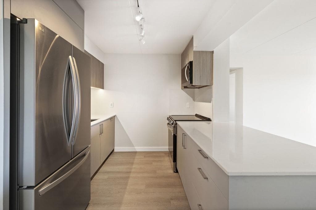 2 bedroom, 2 bathroom, 1,100 sq ft condominium under contract at 2460 Peachtree Road 904, Atlanta, GA 30305 — photo 4