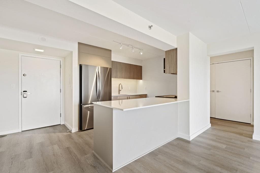 2 bedroom, 2 bathroom, 1,100 sq ft condominium under contract at 2460 Peachtree Road 904, Atlanta, GA 30305 — photo 7