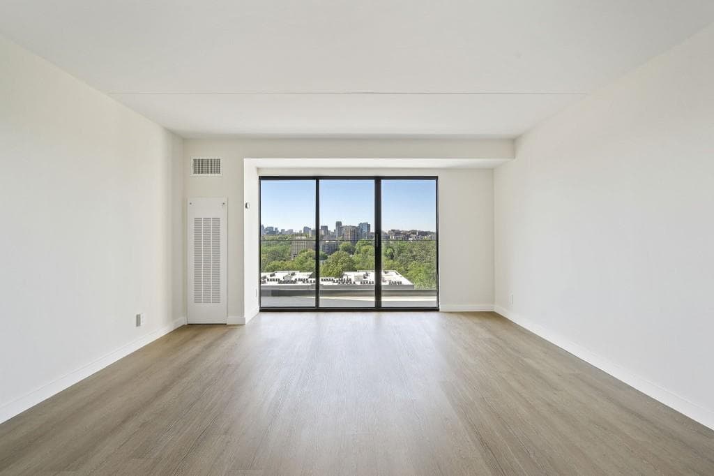 2 bedroom, 2 bathroom, 1,100 sq ft condominium under contract at 2460 Peachtree Road 904, Atlanta, GA 30305 — photo 10