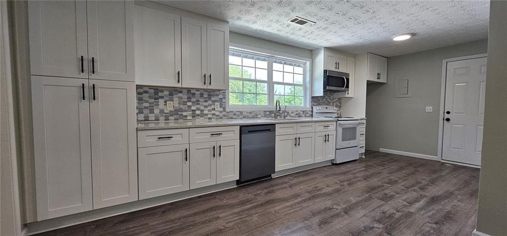 5 bedroom, 2 bathroom, 2,100 sq ft single family residence for sale at 4316 Tanners Mill Road, Braselton, GA 30517 — photo 9
