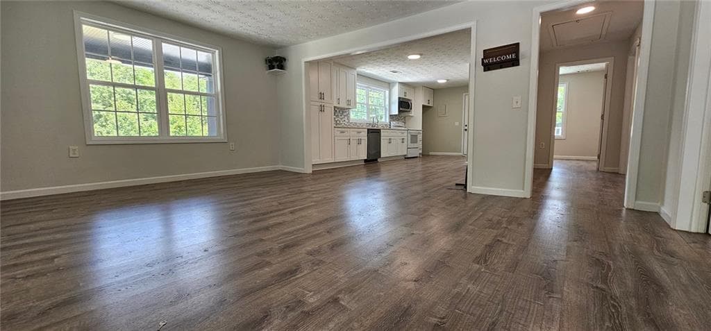 5 bedroom, 2 bathroom, 2,100 sq ft single family residence for sale at 4316 Tanners Mill Road, Braselton, GA 30517 — photo 5