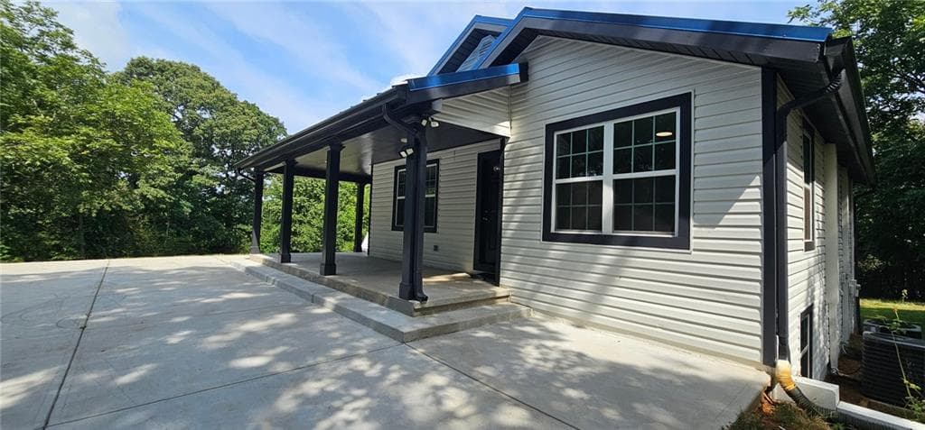 5 bedroom, 2 bathroom, 2,100 sq ft single family residence for sale at 4316 Tanners Mill Road, Braselton, GA 30517 — photo 2