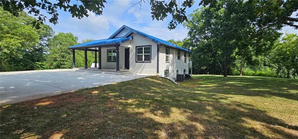 5 bedroom, 2 bathroom, 2,100 sq ft single family residence for sale at 4316 Tanners Mill Road, Braselton, GA 30517