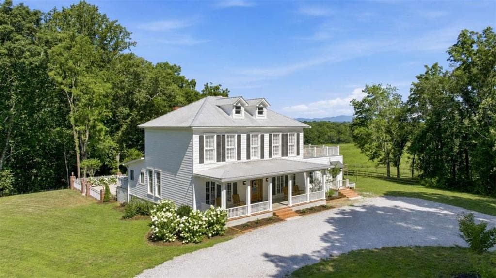 4 bedroom, 3 bathroom, 3,554 sq ft single family residence for sale at 527 N Mize Road, Mount Airy, GA 30563 — photo 2