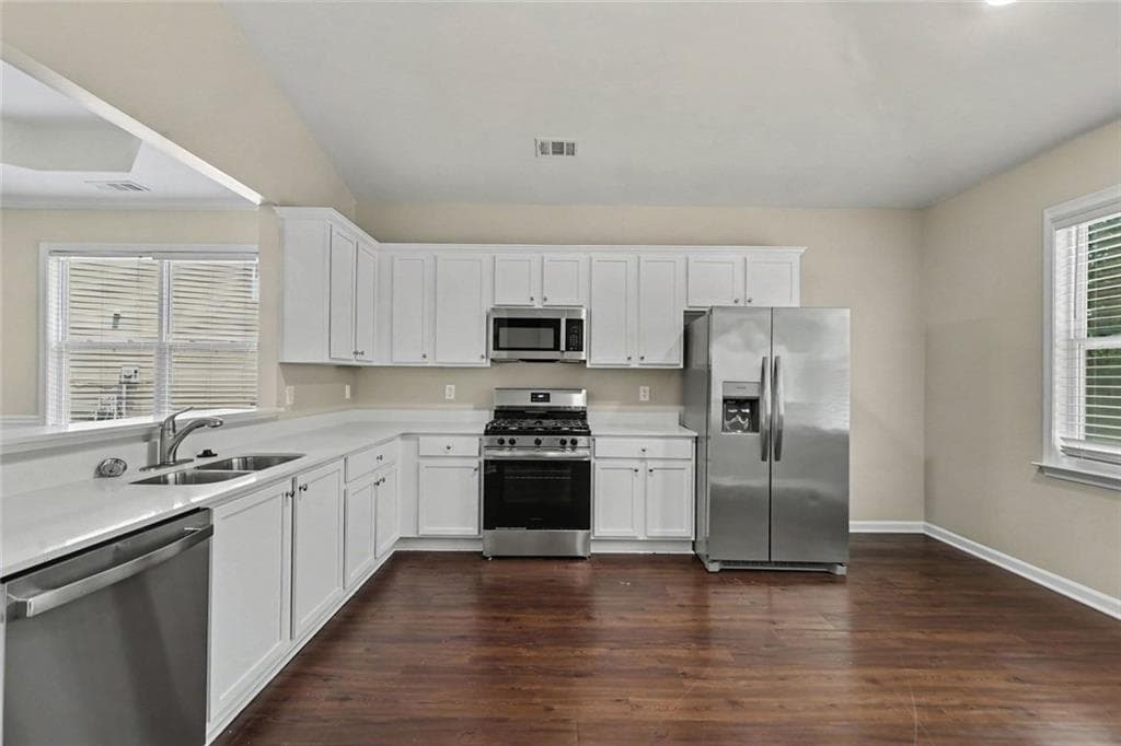 3 bedroom, 2 bathroom, 3,036 sq ft single family residence under contract at 425 Tell Circle, Atlanta, GA 30331 — photo 8