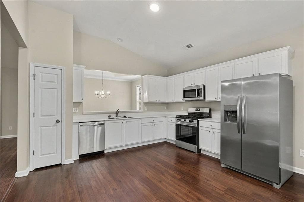 3 bedroom, 2 bathroom, 3,036 sq ft single family residence under contract at 425 Tell Circle, Atlanta, GA 30331 — photo 9