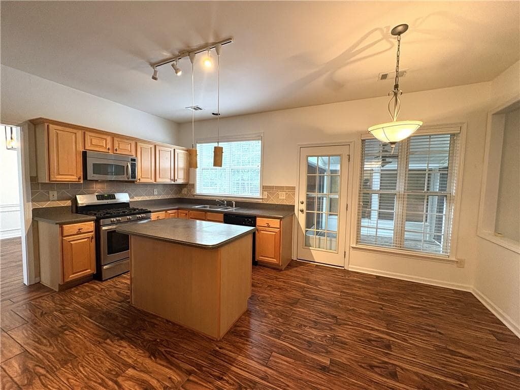 4 bedroom, 3 bathroom, 2,498 sq ft single family residence for rent at 195 Gaines Oak Way, Suwanee, GA 30024 for $2,800 a month — photo 7