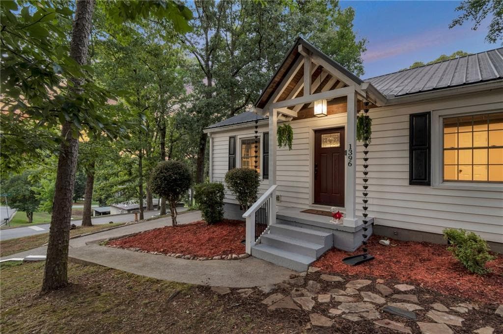 3 bedroom, 1 bathroom, 1,158 sq ft single family residence sold at 1396 Enota Avenue, Gainesville, GA 30501