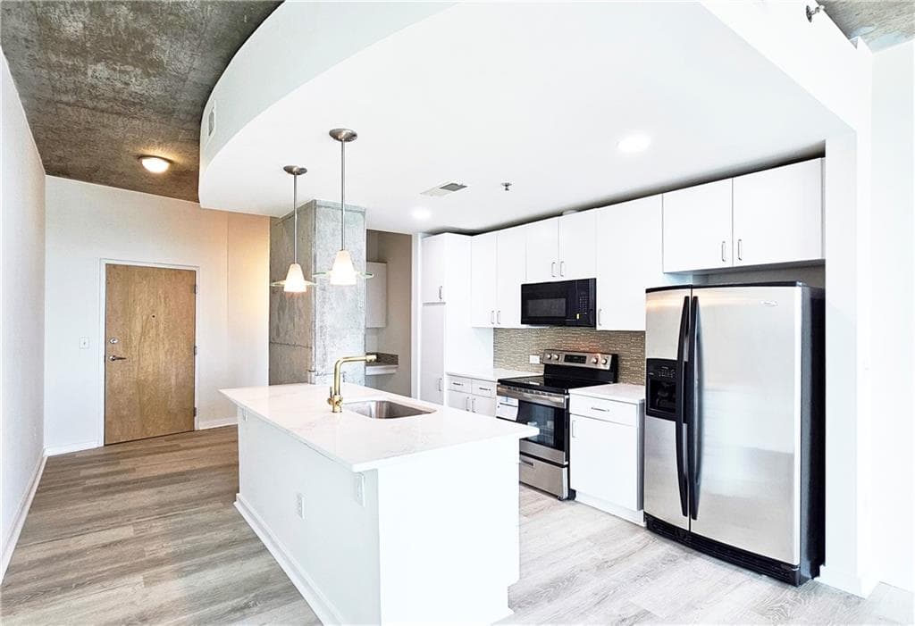 1 bedroom, 1 bathroom, 811 sq ft condominium for rent at 361 17th Street 1706, Atlanta, GA 30363 for $1,875 a month — photo 2