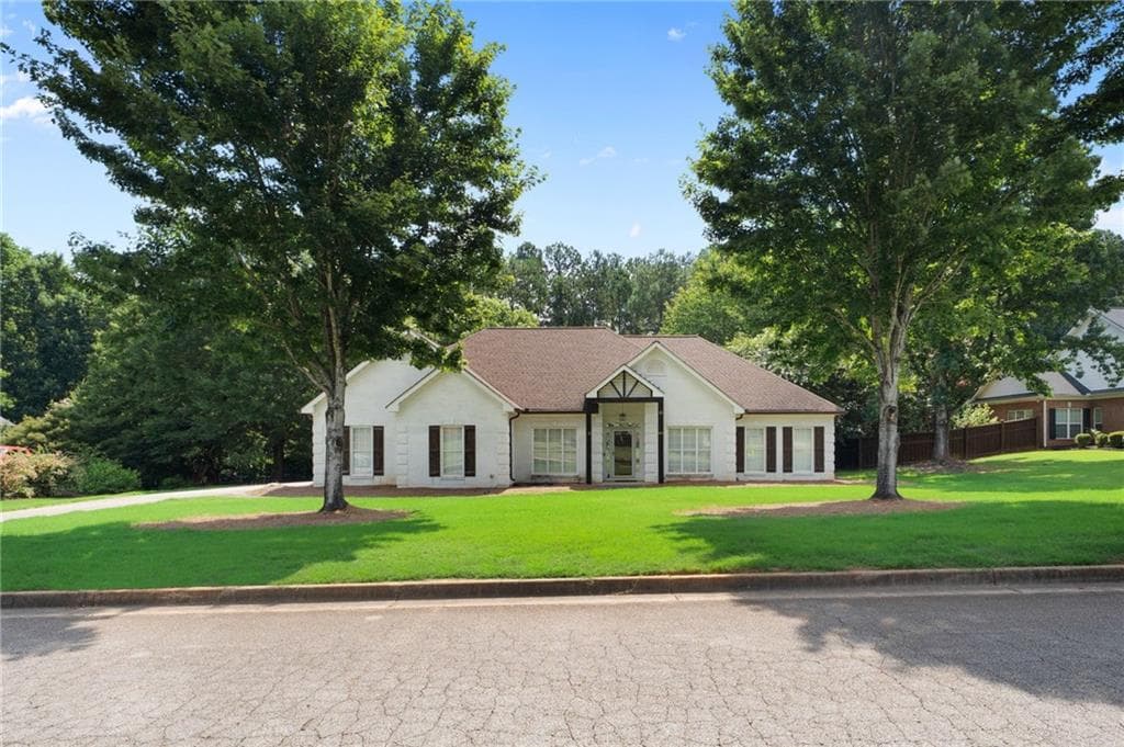3 bedroom, 3 bathroom, 2,162 sq ft single family residence for sale at 178 Ashley Drive, Mcdonough, GA 30252 — photo 2