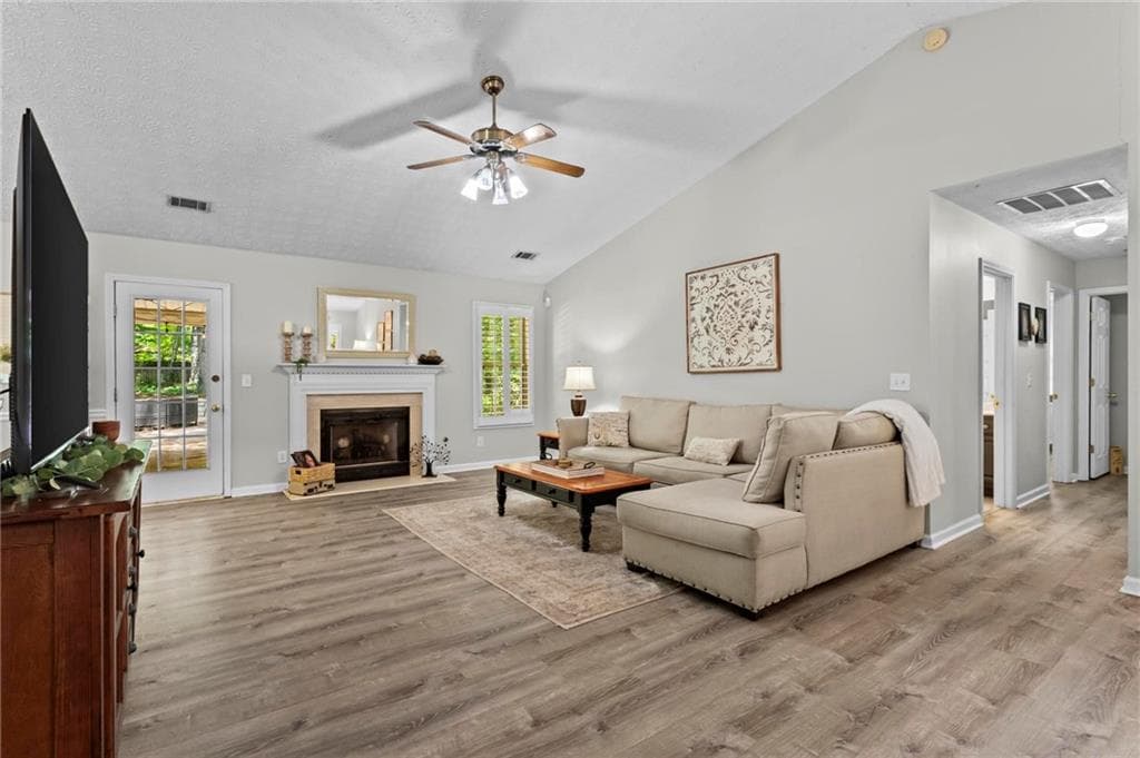 3 bedroom, 2 bathroom, 1,726 sq ft single family residence for sale at 45 Quail Run, Acworth, GA 30101 — photo 6