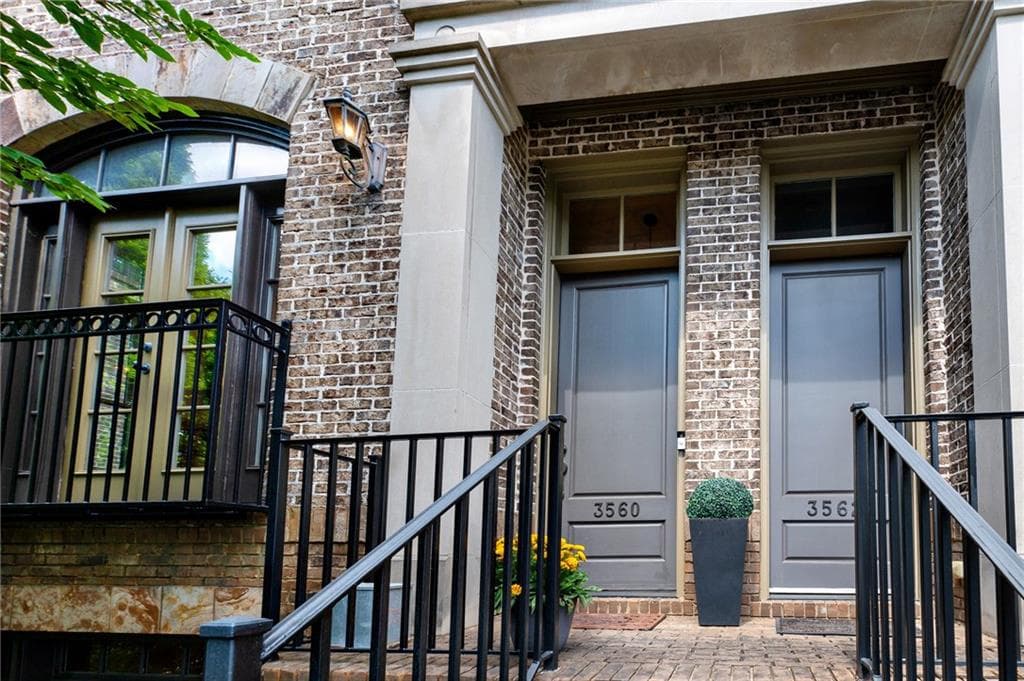 3 bedroom, 4 bathroom, 2,478 sq ft townhouse for sale at 3560 Roswell Road 57, Atlanta, GA 30305 — photo 1 of 37