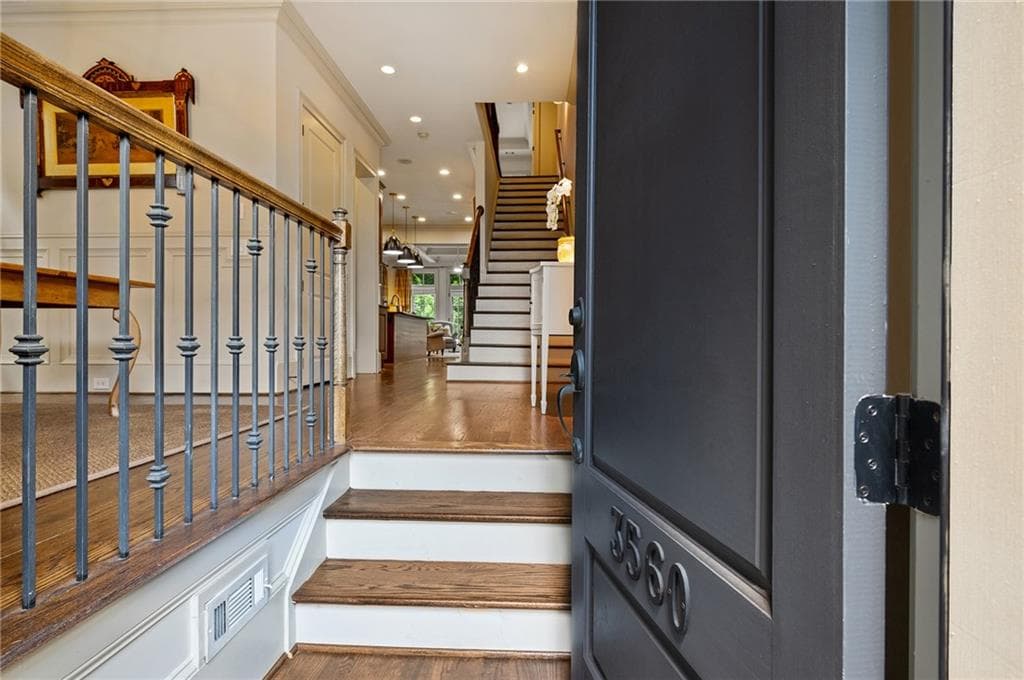 3 bedroom, 4 bathroom, 2,478 sq ft townhouse for sale at 3560 Roswell Road 57, Atlanta, GA 30305 — photo 2