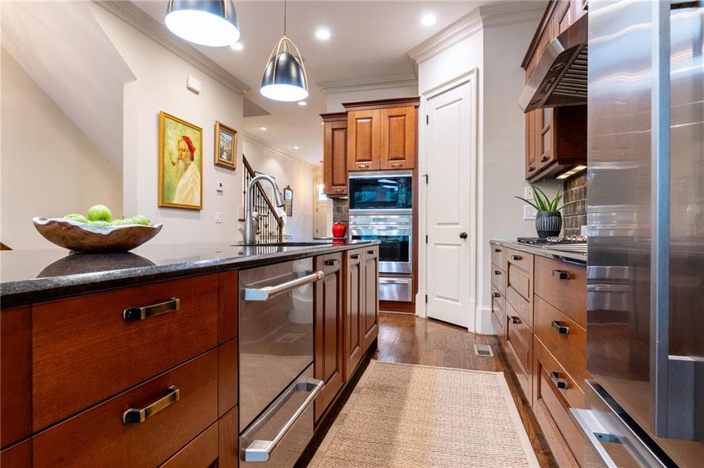 3 bedroom, 4 bathroom, 2,478 sq ft townhouse for sale at 3560 Roswell Road 57, Atlanta, GA 30305 — photo 10