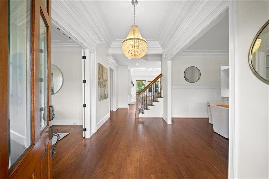7 bedroom, 6 bathroom, 7,113 sq ft single family residence under contract at 1084 West Nancy Creek Drive, Atlanta, GA 30319 — photo 5