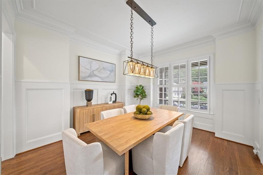 7 bedroom, 6 bathroom, 7,113 sq ft single family residence under contract at 1084 West Nancy Creek Drive, Atlanta, GA 30319 — photo 9