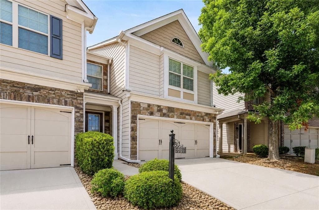 3 bedroom, 3 bathroom, 1,944 sq ft townhouse for sale at 5667 Radford Loop, Fairburn, GA 30213 — photo 2
