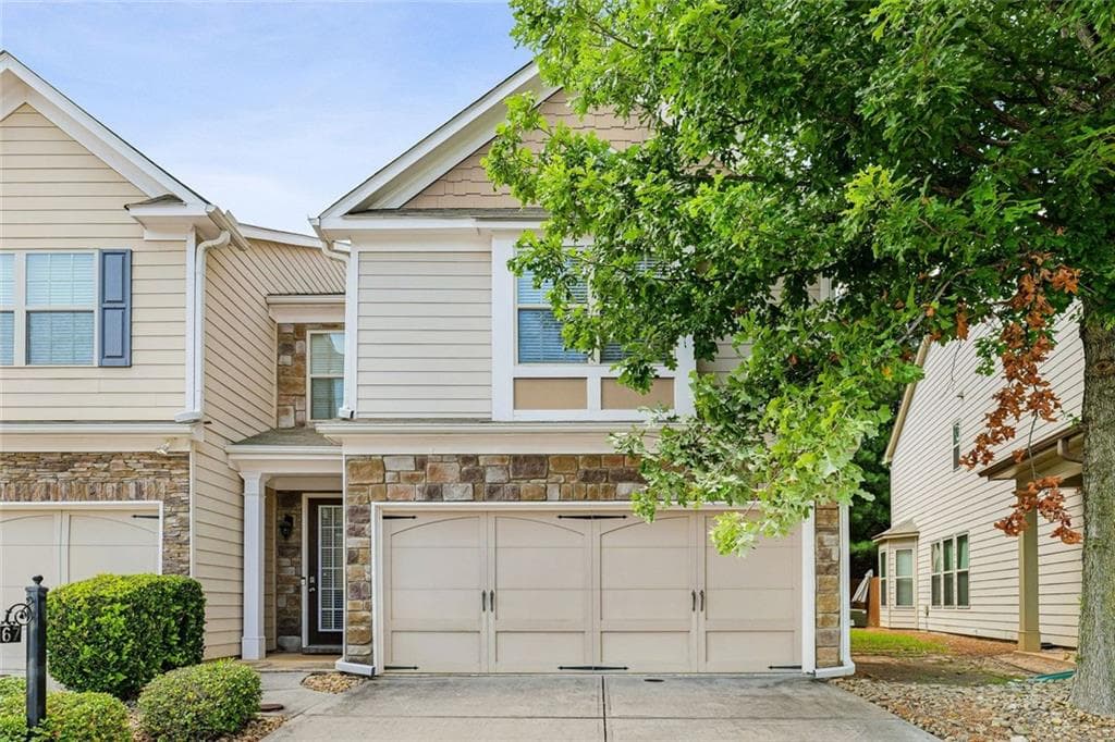 3 bedroom, 3 bathroom, 1,944 sq ft townhouse for sale at 5667 Radford Loop, Fairburn, GA 30213 — photo 3