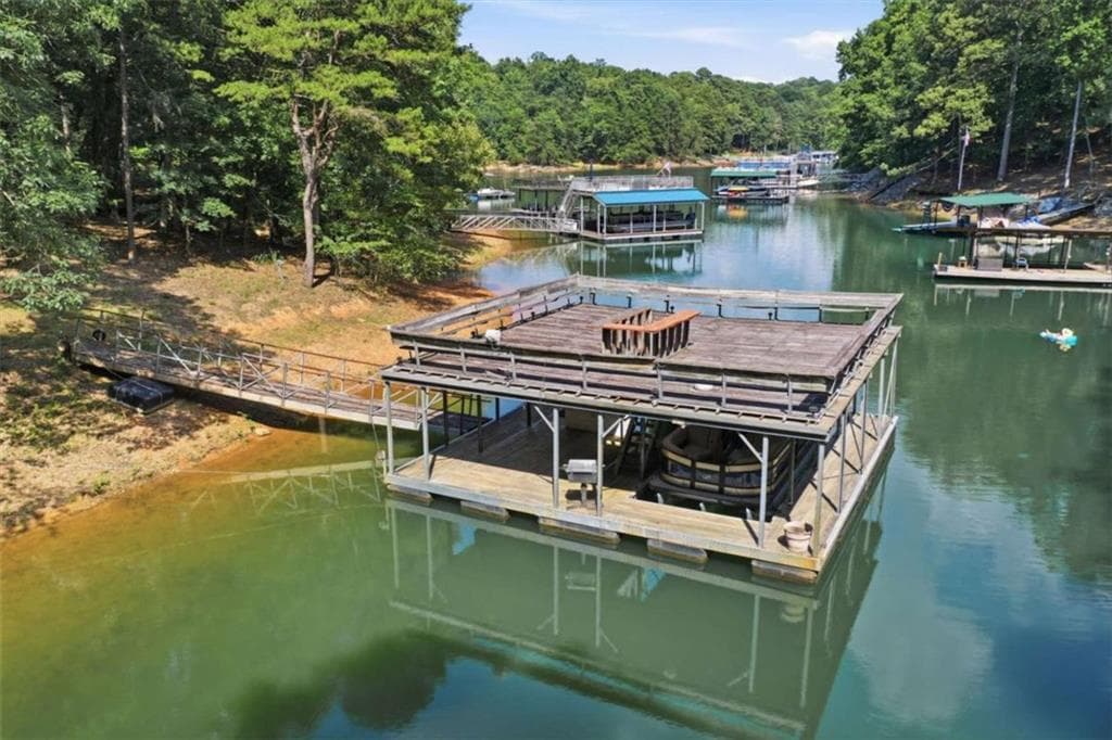 6 bedroom, 3 bathroom, 4,015 sq ft single family residence for sale at 8170 Old Mill Drive, Gainesville, GA 30506 — photo 3