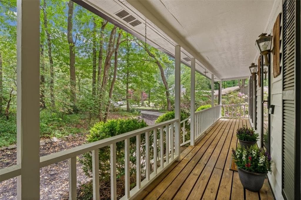 3 bedroom, 2 bathroom, 2,226 sq ft single family residence for sale at 4037 Crossfield Place, Marietta, GA 30062 — photo 2