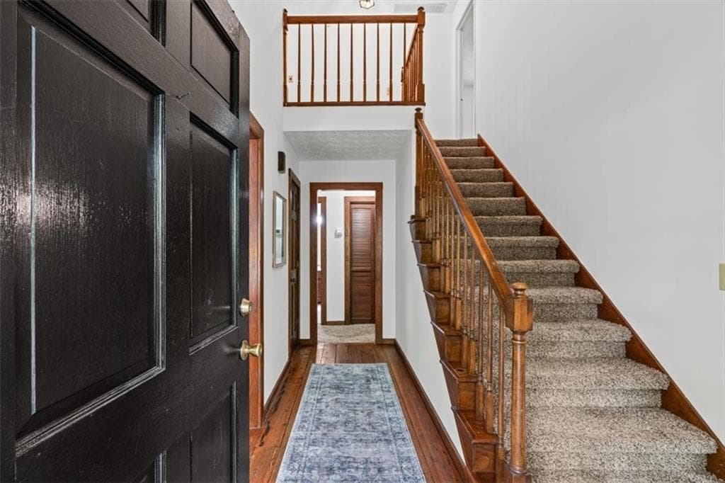 3 bedroom, 2 bathroom, 2,226 sq ft single family residence for sale at 4037 Crossfield Place, Marietta, GA 30062 — photo 3
