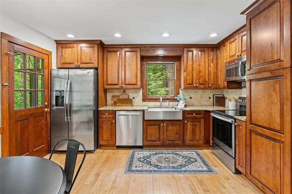 3 bedroom, 2 bathroom, 2,226 sq ft single family residence for sale at 4037 Crossfield Place, Marietta, GA 30062 — photo 8