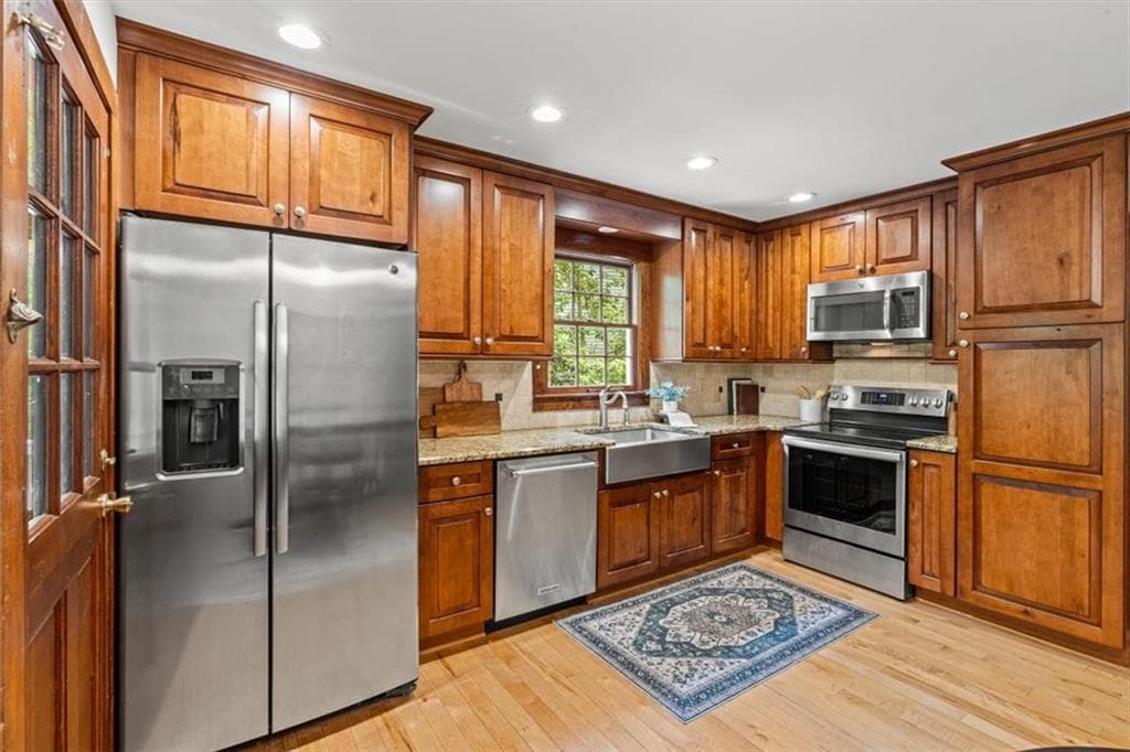 3 bedroom, 2 bathroom, 2,226 sq ft single family residence for sale at 4037 Crossfield Place, Marietta, GA 30062 — photo 5