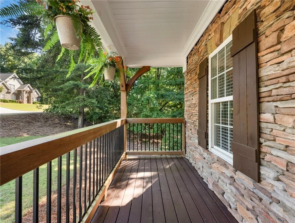 5 bedroom, 3 bathroom, 3,019 sq ft single family residence under contract at 6053 Rockingham Way, Gainesville, GA 30506 — photo 4