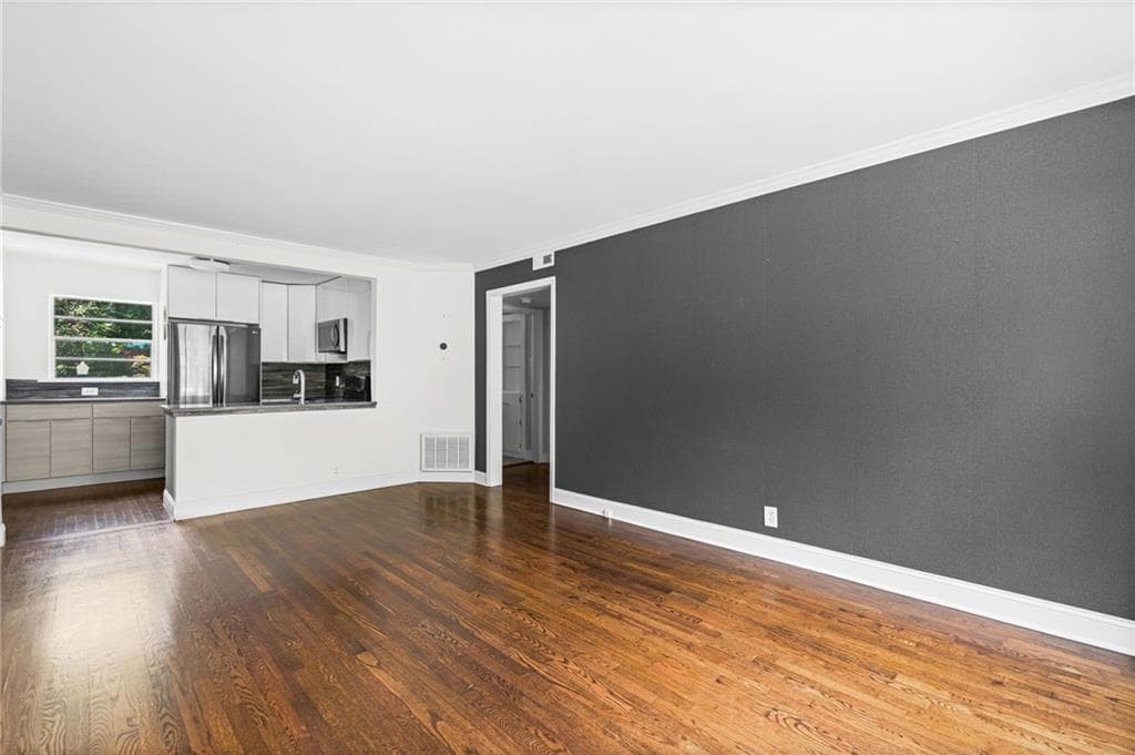 2 bedroom, 1 bathroom, 815 sq ft condominium under contract at 2240 Cheshire Bridge Road 207, Atlanta, GA 30324 — photo 4
