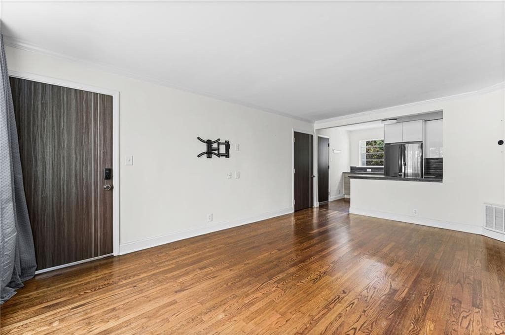 2 bedroom, 1 bathroom, 815 sq ft condominium under contract at 2240 Cheshire Bridge Road 207, Atlanta, GA 30324 — photo 5