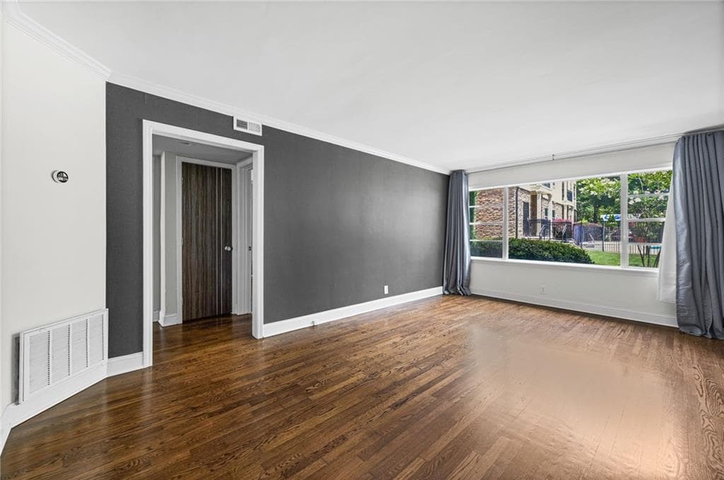 2 bedroom, 1 bathroom, 815 sq ft condominium under contract at 2240 Cheshire Bridge Road 207, Atlanta, GA 30324 — photo 7