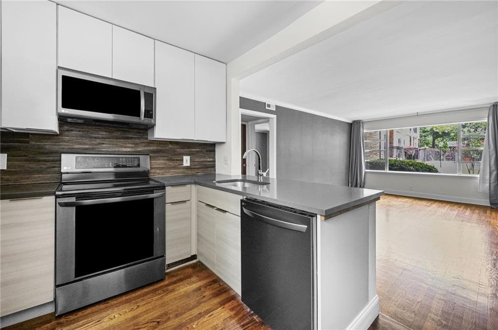 2 bedroom, 1 bathroom, 815 sq ft condominium under contract at 2240 Cheshire Bridge Road 207, Atlanta, GA 30324 — photo 10