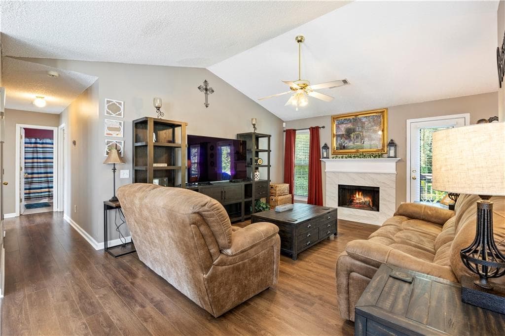 5 bedroom, 3 bathroom, 2,233 sq ft single family residence for sale at 323 Natchez Circle, Winder, GA 30680 — photo 3