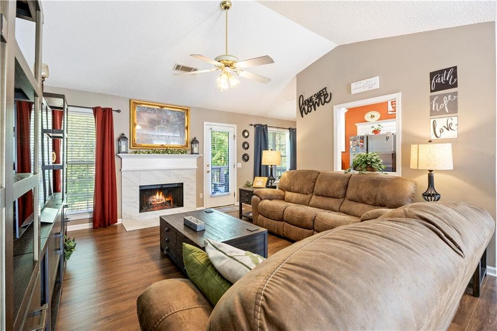 5 bedroom, 3 bathroom, 2,233 sq ft single family residence for sale at 323 Natchez Circle, Winder, GA 30680 — photo 4