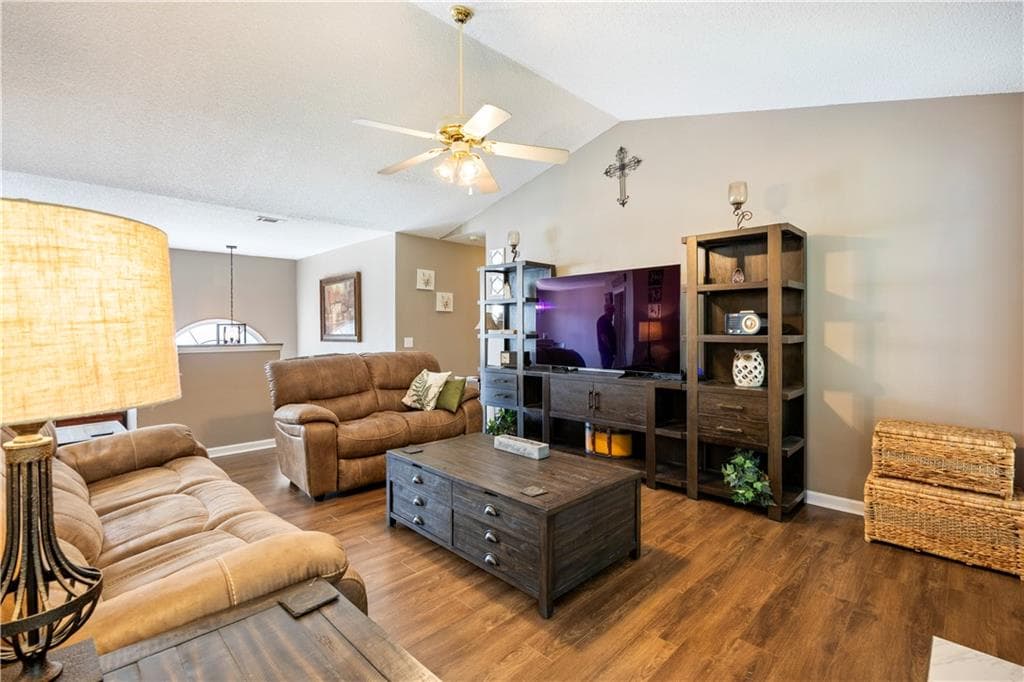 5 bedroom, 3 bathroom, 2,233 sq ft single family residence for sale at 323 Natchez Circle, Winder, GA 30680 — photo 5