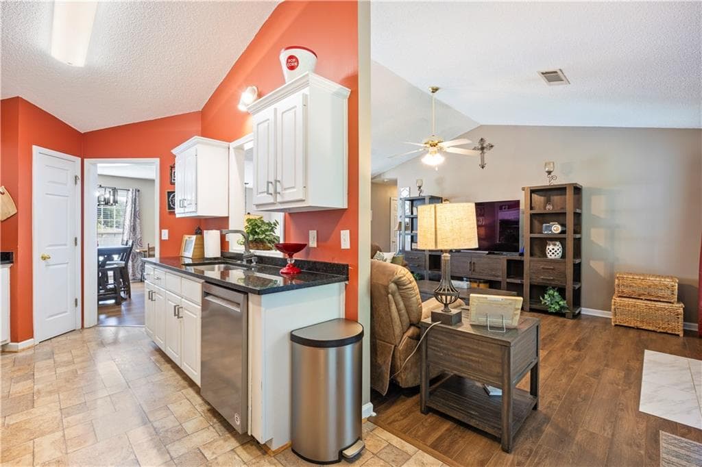 5 bedroom, 3 bathroom, 2,233 sq ft single family residence for sale at 323 Natchez Circle, Winder, GA 30680 — photo 8