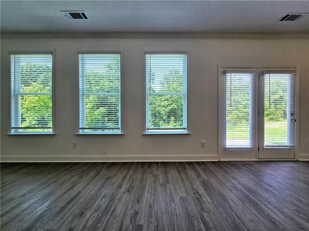 5 bedroom, 4 bathroom single family residence for rent at 7372 Rocklin Lane, Flowery Branch, GA 30542 for $2,800 a month — photo 7