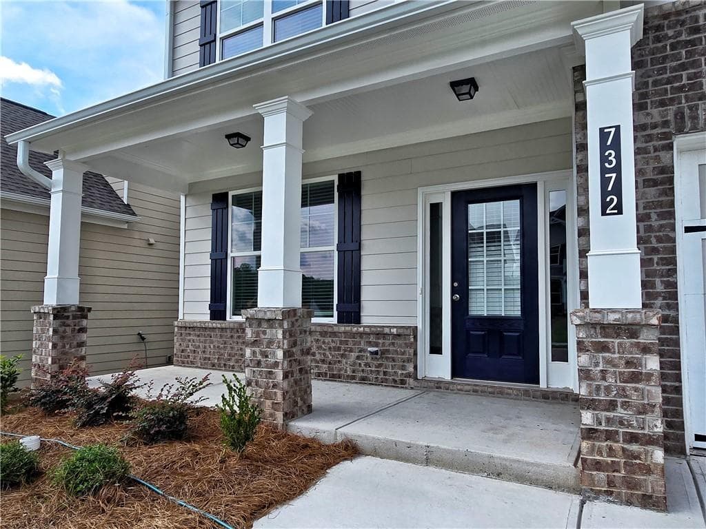 5 bedroom, 4 bathroom single family residence for rent at 7372 Rocklin Lane, Flowery Branch, GA 30542 for $2,800 a month — photo 2